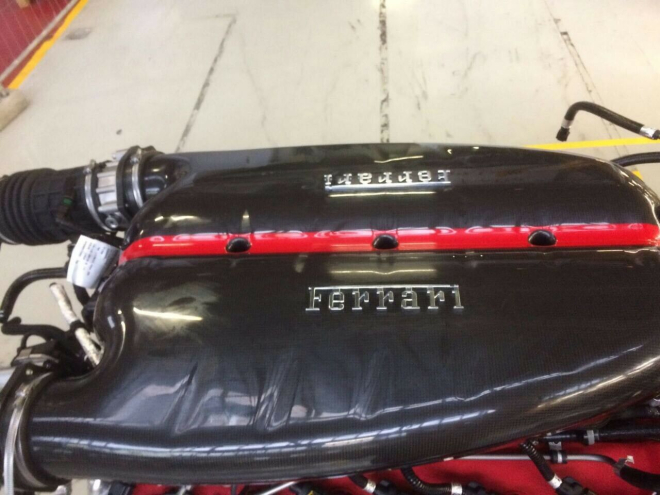 Đ&acirc;y l&agrave; lần thứ hai khối động cơ Ferrari LaFerrari n&agrave;y được rao b&aacute;n