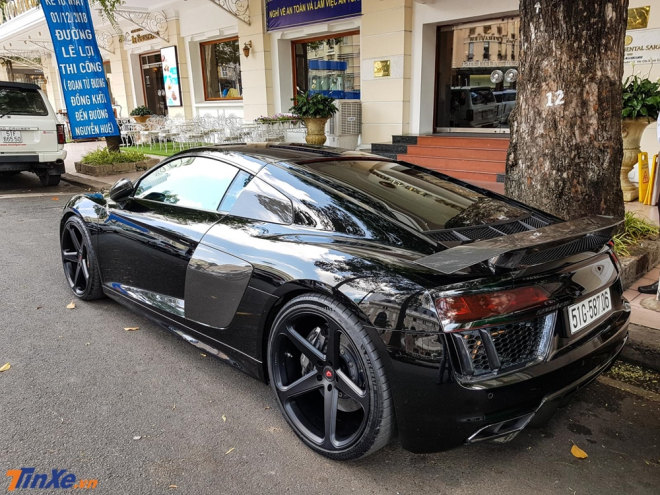 Chiếc si&ecirc;u xe Audi R8 V10 PLus n&agrave;y chung sống c&ugrave;ng vợ chồng Đ&agrave;m Thu Trang được 7 th&aacute;ng