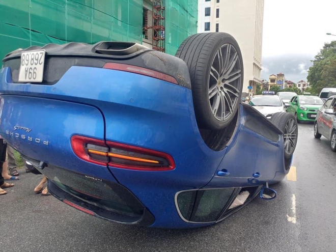 Sau tai nạn chiếc Porsche Macan S lại d&iacute;nh v&agrave;o rắc rối khi bị nghi sử dụng biển giả