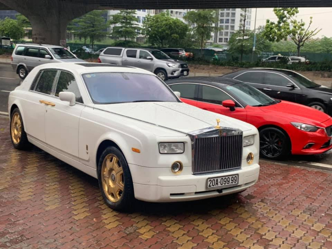 Chiếc Rolls-Royce Phantom này còn mang biển số Chiếc Rolls-Royce Phantom này còn mang biển số tứ quý 9 của Thái Nguyên
