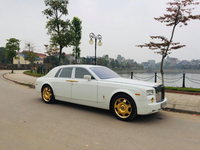 Rolls-Royce Phantom mạ vàng ở Thái Nguyên được rao bán 12 tỷ đồng Rolls-Royce Phantom mạ vàng ở Thái Nguyên được rao bán 12 tỷ đồng