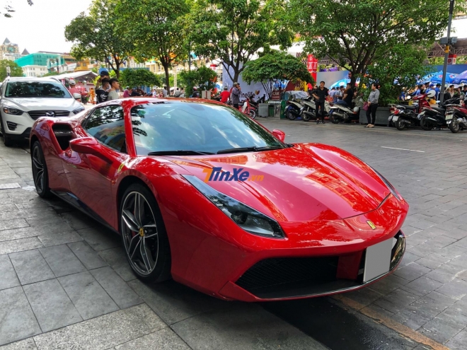 Si&ecirc;u xe Ferrari 488 Spider m&agrave;u đỏ mới v&agrave;o Nam được 2 tuần