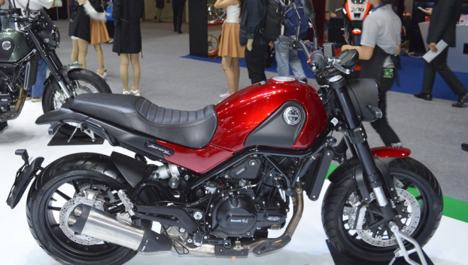 Xe trang bị động cơ xylanh đ&ocirc;i, dung t&iacute;ch 499,6 cc