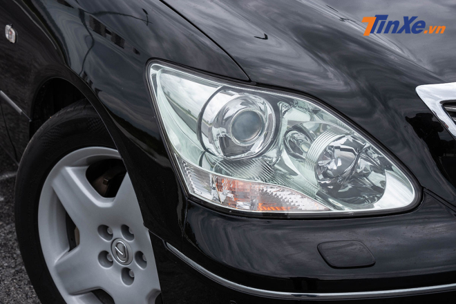Đèn cos sử dụng bóng halogen, đèn pha được trang bị bóng Bi-Xenon với chóa đèn được thiết kế tỉ mỉ, đẹp mắt Đèn cos sử dụng bóng halogen, đèn pha được trang bị bóng Bi-Xenon với chóa đèn được thiết kế tỉ mỉ, đẹp mắt
