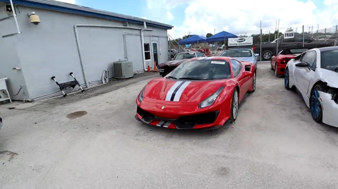 Những khu vực c&ograve;n lại của xe vẫn c&ograve;n nguy&ecirc;n vẹn