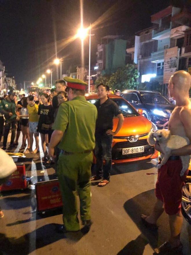 Sự việc đ&atilde; g&acirc;y &ugrave;n tắc giao th&ocirc;ng tr&ecirc;n đường &Acirc;u Cơ