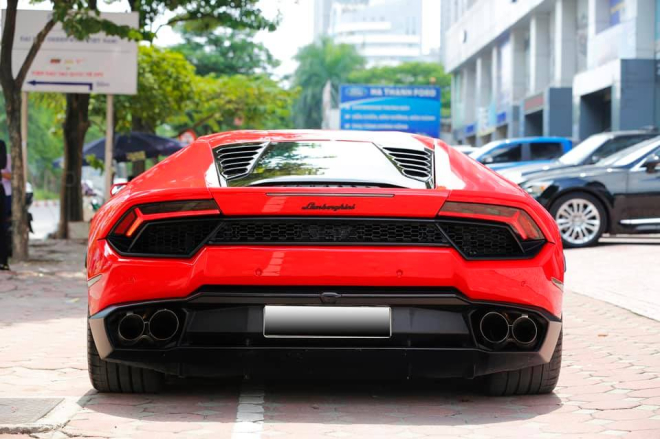Hiện chỉ c&oacute; 2 chiếc Lamborghini Huracan LP580-2 tại Việt Nam