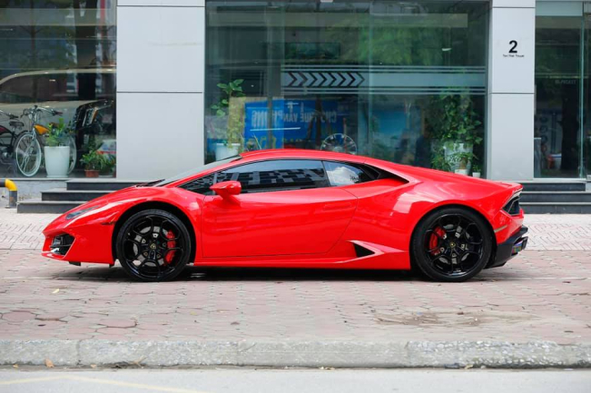 Chiếc si&ecirc;u xe Lamborghini Huracan LP580-2 n&agrave;y đang được ch&agrave;o b&aacute;n 13,5 tỷ đồng