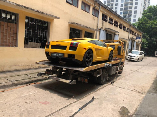 Si&ecirc;u xe Lamborghini Gallardo m&agrave;u v&agrave;ng cũng sắp v&agrave;o S&agrave;i th&agrave;nh