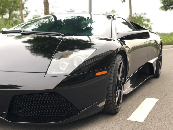 Bộ &aacute;o Batman n&agrave;y được d&aacute;n đề-can