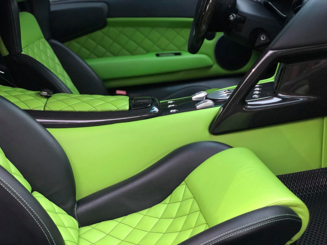 Nội thất của chiếc si&ecirc;u xe Lamborghini Murcielago LP640 m&agrave;u xanh Verde Ithaca đổi &aacute;o sang m&agrave;u đen