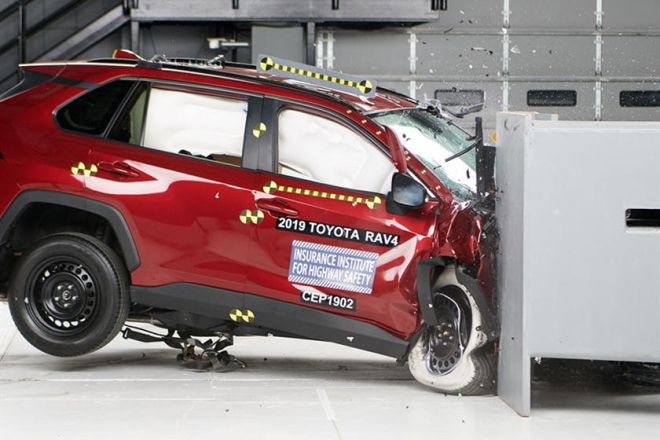 Kh&ocirc;ng hổ l&agrave; một trong những mẫu xe b&aacute;n chạy nhất nước Mỹ, Toyota RAV4 2019 c&oacute; mức độ an to&agrave;n rất cao