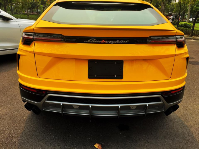 Chiếc Lamborghini Urus n&agrave;y c&oacute; gi&aacute; b&aacute;n từ 21 tỷ đồng