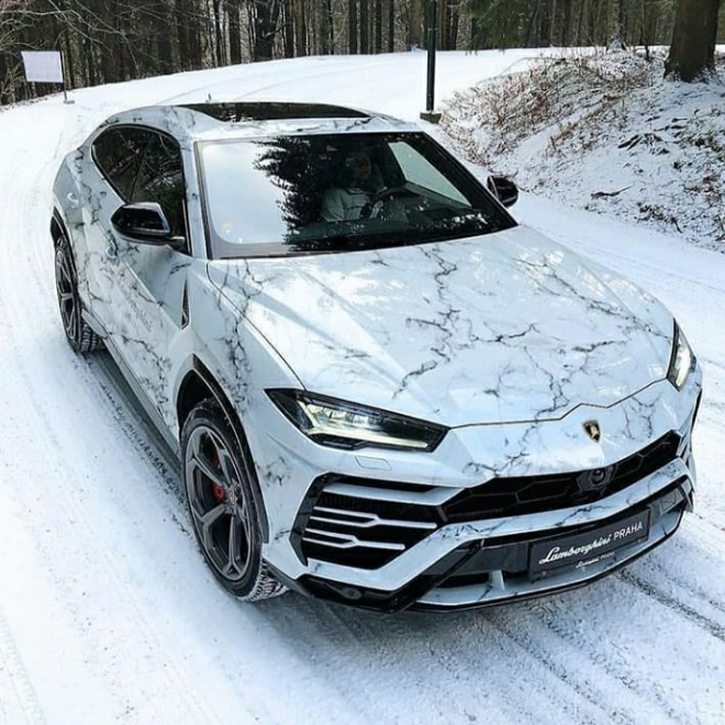 Dạo một v&ograve;ng internet v&agrave; ta c&oacute; thể t&igrave;m thấy một chiếc Lamborghini Urus c&oacute; vỏ bọc tương tự