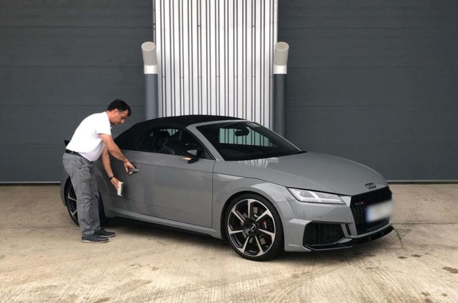 Thời gian bẻ kh&oacute;a một chiếc Audi TT RS Roadster cũng l&agrave; 10 gi&acirc;y