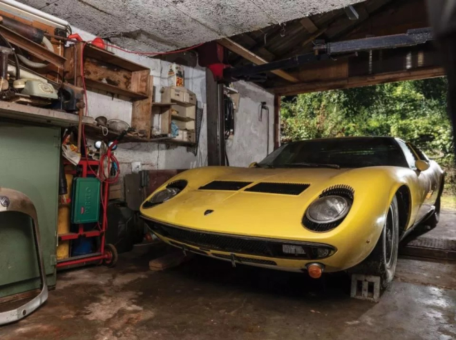 Chiếc si&ecirc;u xe Lamborghini Miura 1969 được t&igrave;m thấy trong một gara ở Rừng Đen của Đức