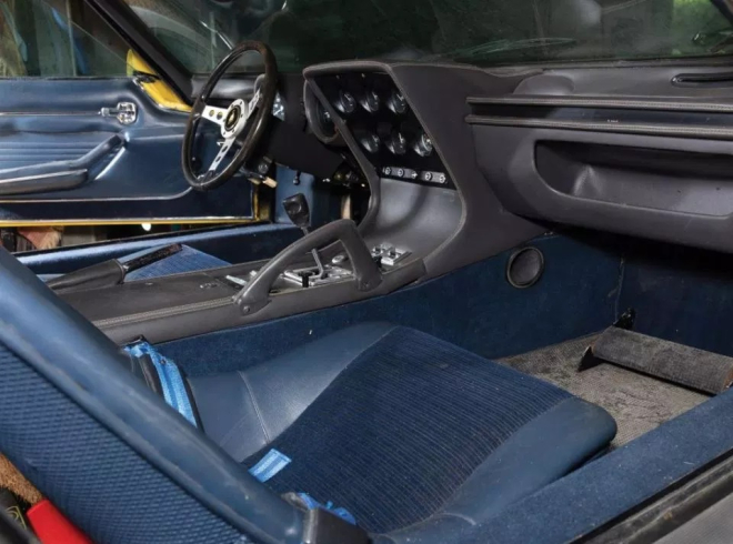 L&uacute;c c&ograve;n sống, người chủ rất giữ g&igrave;n chiếc Lamborghini Miura 1969 n&agrave;y