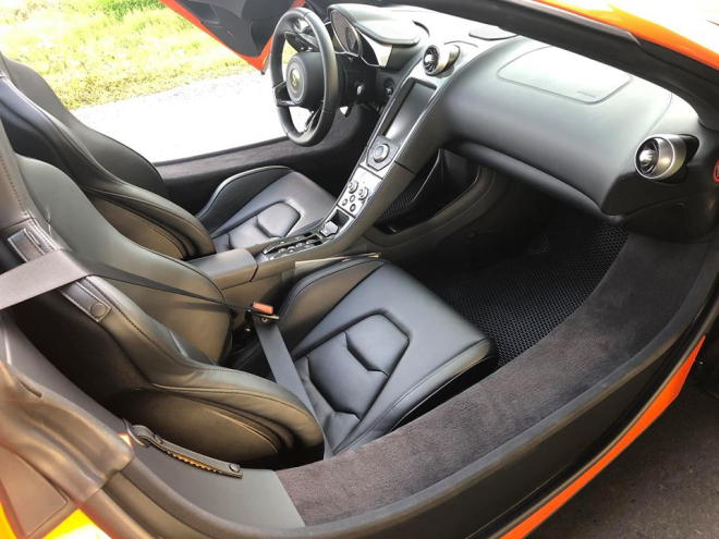Nội thất của McLaren 650S Spider độ m&acirc;m ADV.1