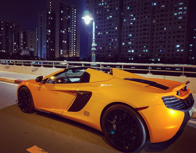 C&ograve;n đ&acirc;y l&agrave; m&agrave;u sơn McLaren Orange nguy&ecirc;n bản của xe