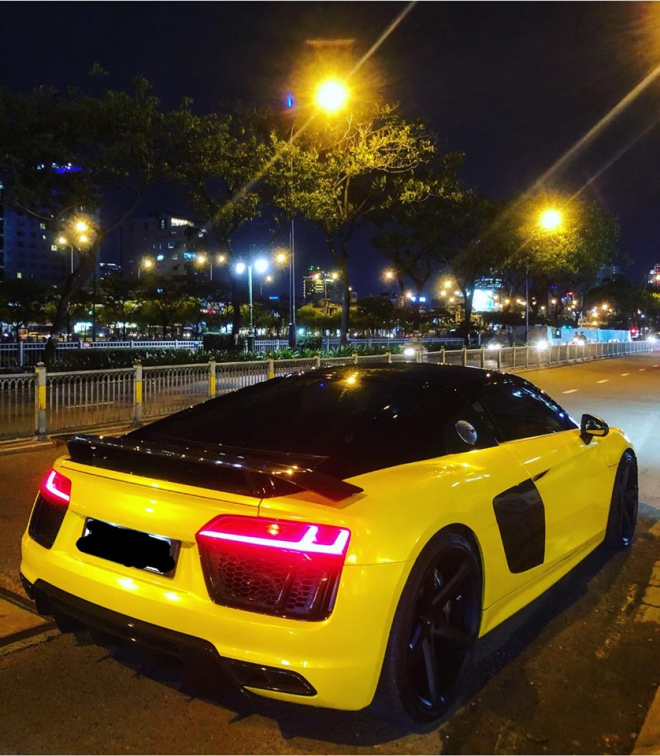 Bộ &aacute;o mới gi&uacute;p si&ecirc;u xe Audi R8 V10 PLus n&agrave;y tr&ocirc;ng trẻ trung v&agrave; kh&aacute; nổi bật