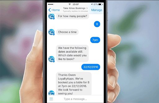 Chatbot phục vụ khách hàng nhanh chóng và 24/24. Ảnh: softwarefirms.co