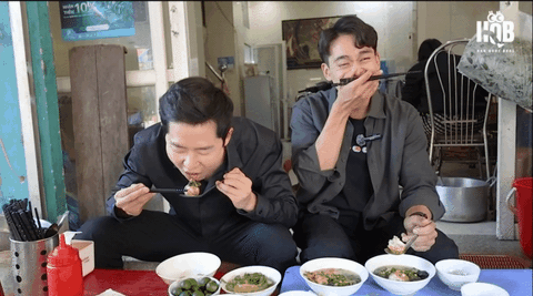 2 chàng trai Hàn Quốc "đấu khẩu" tiếng Việt trong chuyến food tour Hải Phòng, không ai chịu ai khiến dân tình cười đau bụng- Ảnh 11. 2 chàng nha cai hi88 Hàn Quốc "đấu khẩu" tiếng Việt trong chuyến food tour Hải Phòng, không ai chịu ai khiến dân tình cười đau bụng- Ảnh 11.
