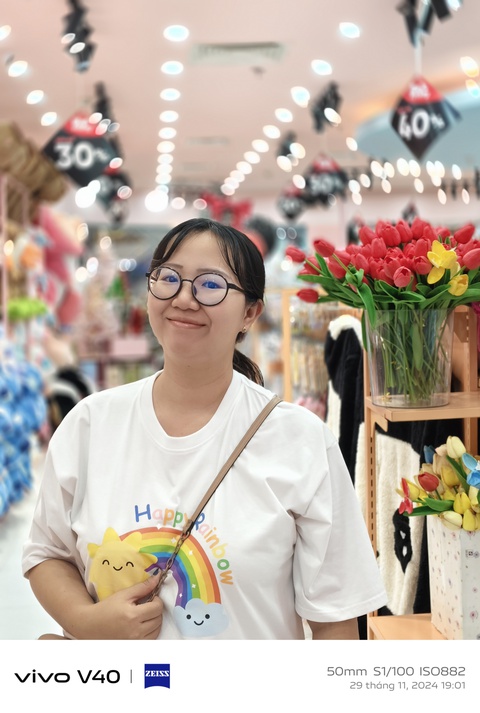 Cận cảnh lich bong da truc tiep Ngoại hình nâng tầm sang xịn, camera chân dung Zeiss, chống nước hai chuẩn, giá 12,99 triệu- Ảnh 33.