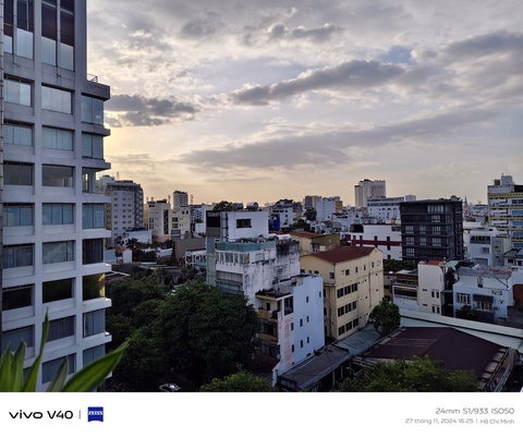 Cận cảnh lich bong da truc tiep Ngoại hình nâng tầm sang xịn, camera chân dung Zeiss, chống nước hai chuẩn, giá 12,99 triệu- Ảnh 24.