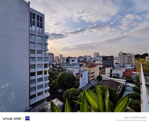 Cận cảnh lich bong da truc tiep Ngoại hình nâng tầm sang xịn, camera chân dung Zeiss, chống nước hai chuẩn, giá 12,99 triệu- Ảnh 36.