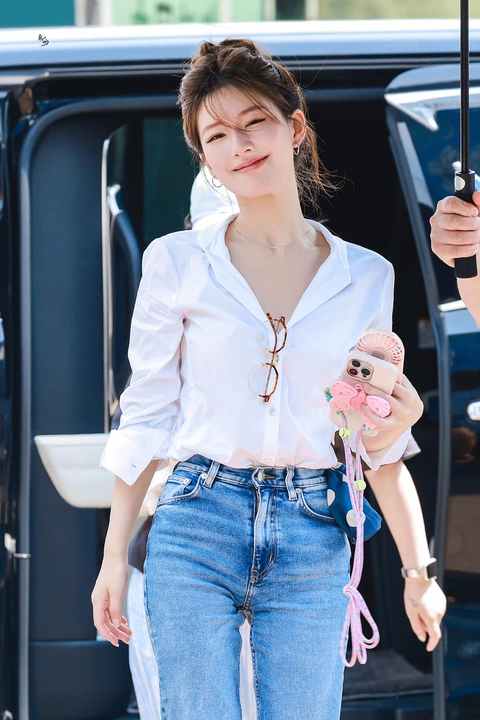 truc tiep bong da keo nha cai và Triệu Lộ Tư cùng sở hữu 1 phong cách, gọi chung là style "vợ tổng tài"- Ảnh 18.