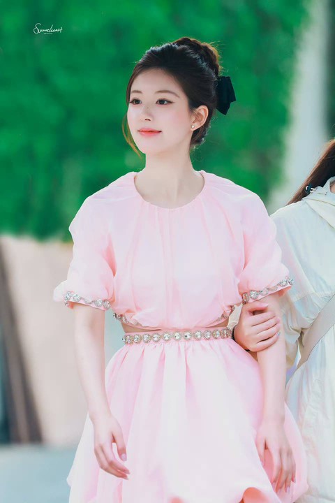 truc tiep bong da keo nha cai và Triệu Lộ Tư cùng sở hữu 1 phong cách, gọi chung là style "vợ tổng tài"- Ảnh 10.