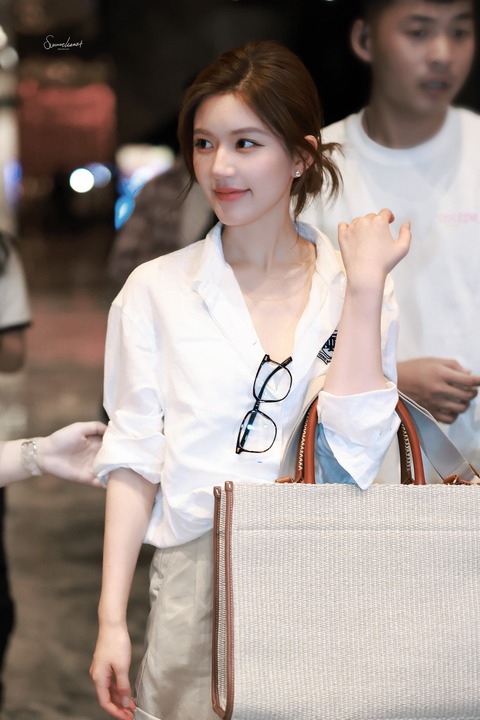 truc tiep bong da keo nha cai và Triệu Lộ Tư cùng sở hữu 1 phong cách, gọi chung là style "vợ tổng tài"- Ảnh 17.