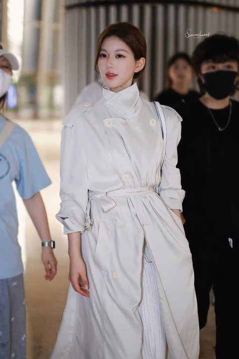 Style vợ phú nhị đại tương đồng của truc tiep bong da keo nha cai và Triệu Lộ Tư: vừa sang vừa thời thượng, nàng mê cũng khá dễ 
