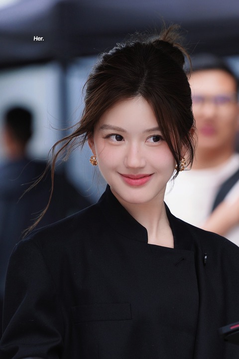 truc tiep bong da keo nha cai và Triệu Lộ Tư cùng sở hữu 1 phong cách, gọi chung là style "vợ tổng tài"- Ảnh 24.