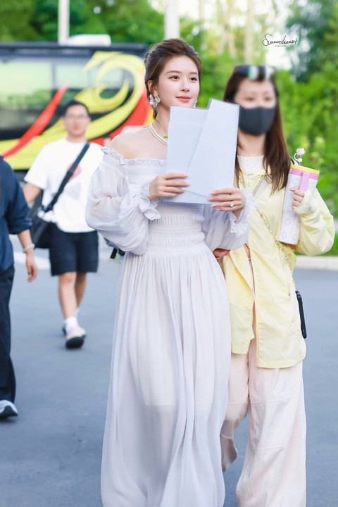 truc tiep bong da keo nha cai và Triệu Lộ Tư cùng sở hữu 1 phong cách, gọi chung là style "vợ tổng tài"- Ảnh 12.