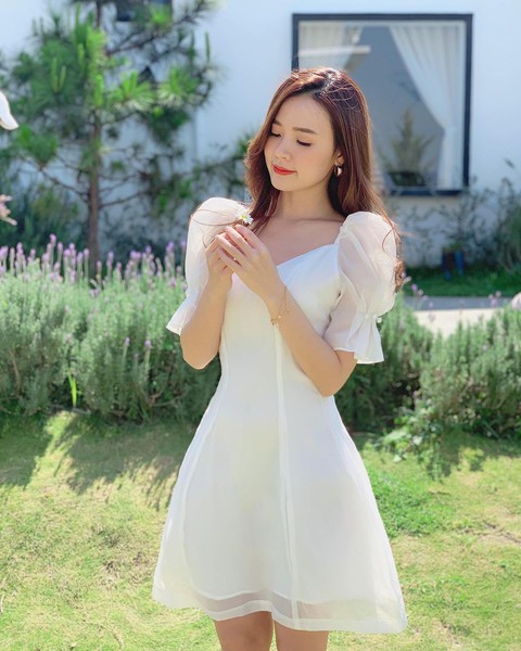Style vợ phú nhị đại tương đồng của truc tiep bong da keo nha cai và Triệu Lộ Tư: vừa sang vừa thời thượng, nàng mê cũng khá dễ 