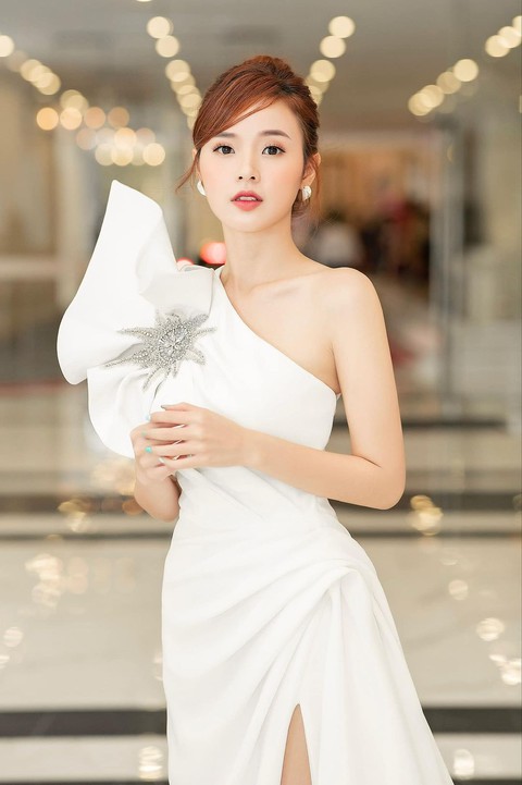 truc tiep bong da keo nha cai và Triệu Lộ Tư cùng sở hữu 1 phong cách, gọi chung là style "vợ tổng tài"- Ảnh 28.