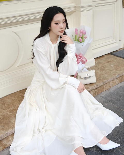 Style vợ phú nhị đại tương đồng của truc tiep bong da keo nha cai và Triệu Lộ Tư: vừa sang vừa thời thượng, nàng mê cũng khá dễ 