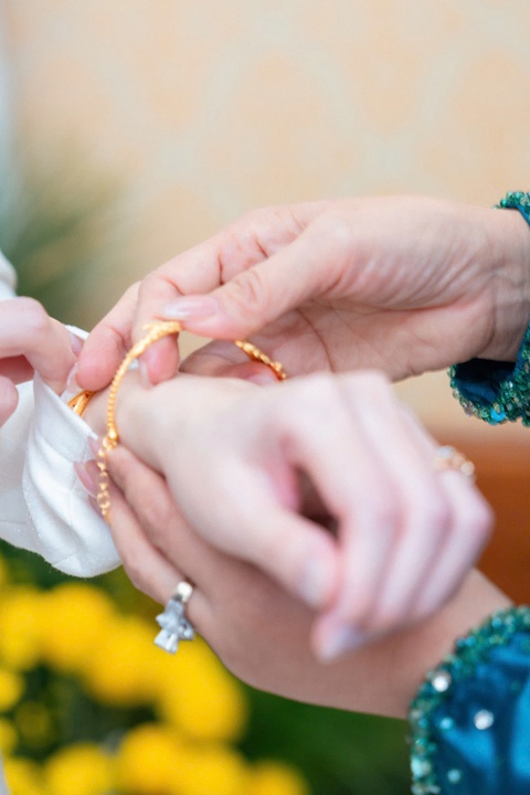 Dàn sính lễ thiếu gia Bắc Giang cưới bong da ket qua truc tiep Ngọc: Vòng vàng đỏ tay, mẹ chồng đích thân chuẩn bị 1 thứ!- Ảnh 6.