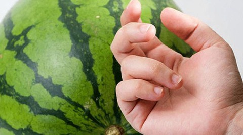 Nhờ lão nông trồng truc tiep bong da keo nha cai hấu nhắc nhở, tôi vội "mách" lại cho người nhà, kể từ đó đều mua được loại ngon "10 quả như 1"- Ảnh 4.