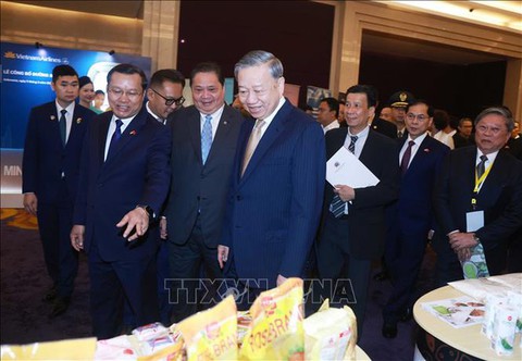 Tổng Bí thư Tô Lâm dự Tọa đàm doanh nghiệp 'Việt Nam và Indonesia: Quan hệ đối tác vì sự tiến bộ và thịnh vượng'- Ảnh 4. Tổng Bí thư Tô Lâm dự Tọa đàm lich bong da truc tiep nghiệp 'Việt Nam và Indonesia: Quan hệ đối tác vì sự tiến bộ và thịnh vượng'- Ảnh 4.