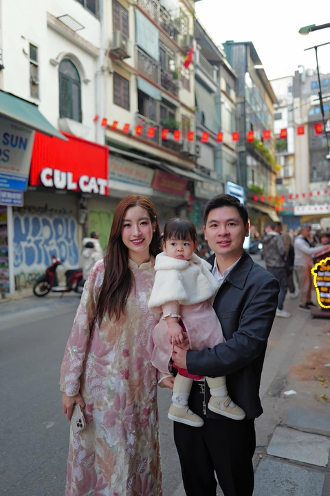 Sốc trước chức danh của hoa hậu Đỗ Mỹ Linh khi làm dâu hào môn, lấy chồng chủ tịch CLB Hà Nội giờ còn làm chức to- Ảnh 3. Sốc trước chức danh của hoa hậu Đỗ Mỹ truc tiep bong da c1 khi làm dâu hào môn, lấy chồng chủ tịch CLB Hà Nội giờ còn làm chức to- Ảnh 3.