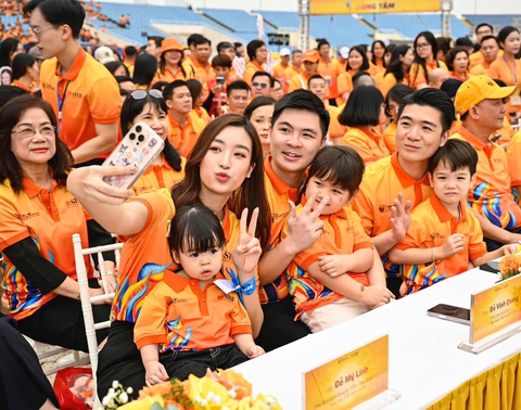 Sốc trước chức danh của hoa hậu Đỗ Mỹ Linh khi làm dâu hào môn, lấy chồng chủ tịch CLB Hà Nội giờ còn làm chức to- Ảnh 1. Sốc trước chức danh của hoa hậu Đỗ Mỹ truc tiep bong da c1 khi làm dâu hào môn, lấy chồng chủ tịch CLB Hà Nội giờ còn làm chức to- Ảnh 1.