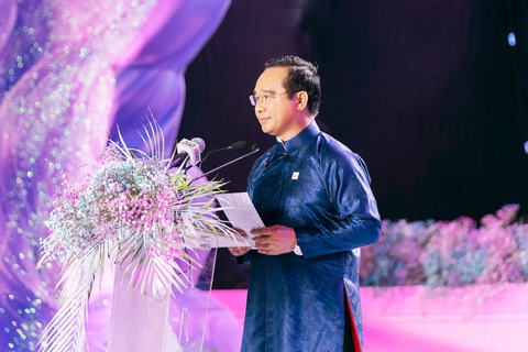 Khai mạc Lễ hội Áo dài TP.HCM: Tổng đạo diễn Hoàng Nhật Nam sát sao chỉ đạo, mang tới những màn trình diễn choáng ngợp - Ảnh 1. Khai mạc Lễ hội Áo dài TP.HCM: Tổng đạo diễn Hoàng Nhật hi88. com sát sao chỉ đạo, mang tới những màn trình diễn choáng ngợp - Ảnh 1.
