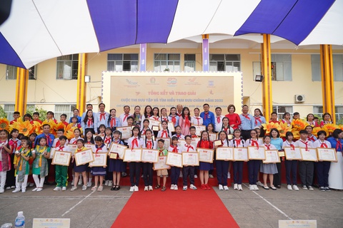 Tổng kết và trao giải thưởng cuộc thi Sưu tập và tìm hiểu tem Bưu chính năm 2025- Ảnh 4. Tổng kết và trao giải thưởng cuộc hi88.com lừa đảo Sưu tập và tìm hiểu tem Bưu chính năm 2025- Ảnh 4.