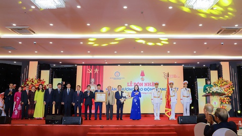 Hiệp hội Doanh nghiệp nhỏ và vừa thành phố Hà Nội đón nhận Huân chương Lao động hạng Nhất- Ảnh 1. Hiệp hội truc tiep bong da c1 nghiệp nhỏ và vừa thành phố Hà Nội đón nhận Huân chương Lao động hạng Nhất- Ảnh 1.