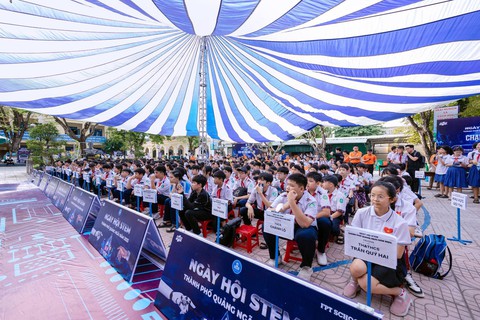 Ngày hội STEM Quảng Ngãi 2025: Trường THPT FPT Đà Nẵng tiên phong trong việc phát triển kỹ năng số và sáng tạo cho học sinh- Ảnh 2. Ngày hội STEM Quảng Ngãi 2025: Trường THPT FPT Đà Nẵng tiên phong k+ truc tiep bong da việc phát triển kỹ năng số và sáng tạo cho học sinh- Ảnh 2.