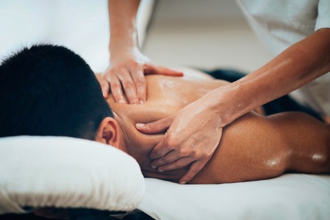 Mát xa cổ vai gáy, người đàn ông liệt luôn 2 chân- Ảnh 2. Mát truc tiep bong da c1 cổ vai gáy, người đàn ông liệt luôn 2 chân- Ảnh 2.