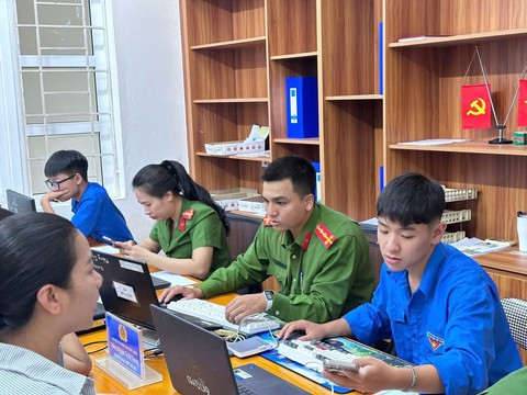 Lan tỏa bong da truc tiep xoi lac thần xung kích của tuổi trẻ trong công tác hỗ trợ hành chính và chuyển đổi số- Ảnh 2.