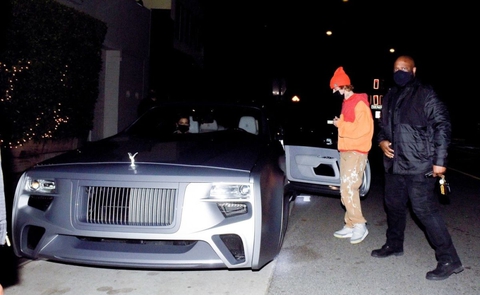 Nam ca sỹ Justin Bieber lái chiếc Rolls-Royce lạ khiến nhiều người tò mò